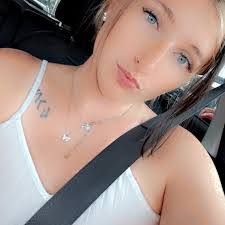 Lisa Eutsler's Instagram, Twitter & Facebook