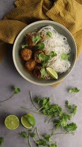 Jow Boulettes De Poulet A La Thai Recette En 2020 Recette Asiatique Facile Recette Thailandaise Recettes De Cuisine
