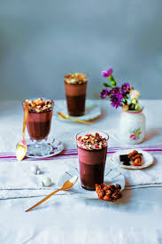 Recette Creme Vegan Au Chocolat Banane Et Noisette Aux Eclats De Pralin Recette Recette Creme Alimentation Noisette