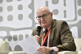 He previously served minister of defense from 2000 to 2004. Pascu AnunÅ£Äƒ CÄƒ I A Fost RetrasÄƒ Candidatura Pentru Comisar European Interimar Stirileprotv Ro