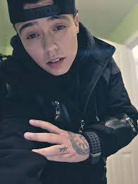 I see everybody out here getting serious and Aaron the dirty laundry and  all this other crazy crap well here's the thing if I have a real friend out  there if I've