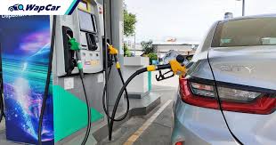 In this article, you'll find the latest petrol prices and a comparison table for petrol prices that dates back to 2014. Govt Lowers Ceiling Price For Ron95 And Diesel Rm 2 05 And Rm 2 15 Per Litre Wapcar