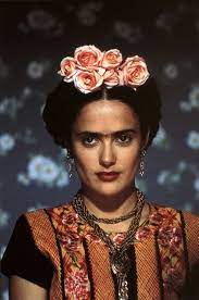 Kocası diego rivera ile olan ilişkisi üzerinde ağırlıklı olarak duran film, kahlo'nun politik bir sanatçı ve cinsel özgürlükçü olarak portresini sunuyor. Selma Hayek As Frida Kahlo Want To See This Film Soon Inspiration Broderi Vild