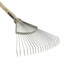 High Low Steel Leaf Rake Gardenista Garden Tools Rake Garden Rakes