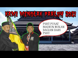 Lawang sekepeng adalah atraksi silat dari suku dayak ngaju dari provinsi kalimantan tengah. Video Psht