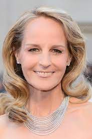 17 Beauty Flaws And How To Fix Them Small Forehead Hairstyles Large Forehead Hairstyles Big Nose Makeup