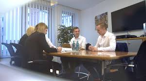 Er berichtet zudem einmal jährlich der vertreterversammlung über den jahresabschluss. Bewerberfilm Aachener Bank Eg Bewerberfilm Com