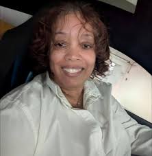 Sisters that walk the carpet together, stay together. ❤️ #ReginaKing and  #ReinaKing arrive to the Critics Choice Association's 7th Annual  Celebration Of Black Cinema And Television.