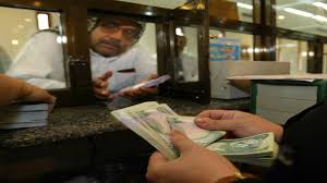 العراق: بدء صرف رواتب الموظفين المتأخرة