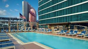 Courtyard atlanta downtown hotel atlanta. Luxury Hotel With A Pool In Atlanta Omni Hotel At The Battery