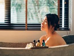 Holz interior fürs badezimmer freshouse asiatischer wohnstil: Japanische Badezimmer Wo Tradition Auf Technologie Trifft Bildderfrau De