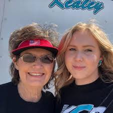 Karen Minick's Instagram, Twitter & Facebook