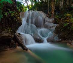 Air terjun sri gethuk ini berada di tepian sungai oya sehingga para pengunjung selain dapat mandi di bawah air terjun, pengunjung jg dapat berenang di sungai oya serta meloncat dari untuk harga tiket masuknya sendiri tidaklah terlalu maham mengingat apa yang di dapatkan akan sangat memuaskan. Air Terjun Kota Tinggi Buka