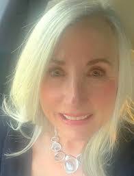 Donna Fenner's Instagram, Twitter & Facebook