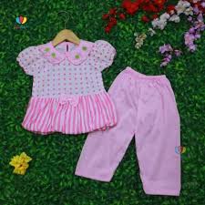 Pastikan material pembuatannya nyaman dan tidak menyakiti kulit. Setelan Baby Celine Uk 0 12 Bulan Baju Tidur Bayi Perempuan Setelan Cewek Celana Panjang Pink Accessories Pakaian Bayi Perlengkapan Bayi Bukalapak Com Inkuiri Com