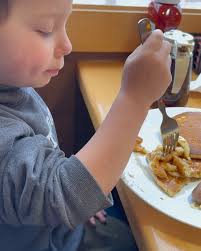 🔊🔊🔊 , parents: make 1:1 time a priority with each of your kids (your  spouse too 😉) , it makes a whole world of difference. , thank you, have a  nice day 💞, (PS pig n pan brekky still