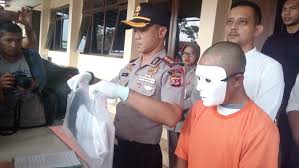 Dia diduga memperkosa anak kandungnya sendiri berinisial dj, 12 tahun, saat sedang tidur. Top 3 Berita Hari Ini Kesepian Ditinggal Istri Ayah Tiduri Anak Puluhan Kali Regional Liputan6 Com