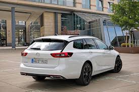 To po to, aby wyglądał elegancko i sportowo. Opel Insignia 2 0 Diesel Sports Tourer Kilometerfresser Stern De