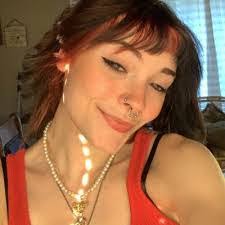 Tara Pullen's Instagram, Twitter & Facebook