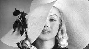 Die dokumentation berichtet über den schockierenden inhalt geheimer. Fur Immer Bei Marilyn Panorama