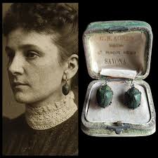 Mixed-media jewelry made from natural history and metal artistry