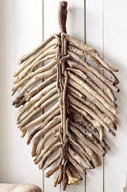 Style authentique chalet, ce pouf très doux est un mélange réussi entre un beau tronc de bois flotté et une peau de mouton marron. Cool Driftwood Leaf Wall Decor By Http Www Best99 Home Decor Pics Club Homemade Home Decor Driftwoo Art Mural En Bois Flotte Decoration Bois Art De Brindille