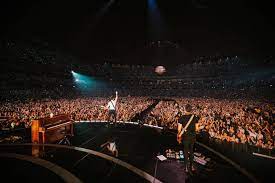 Uznanie autorstwa w materiale dziennikarskim: Shawn Mendes Needed 24 Hours To Reflect On Breathtaking Toronto Show