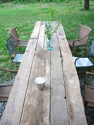 Zimmer Im Grunen Pflanzen Als Wandschmuck Holztisch Garten Terrassentisch Gartentisch Holz