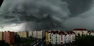 Tornádo tiež zrovnalo so zemou aj pol obce hrušky. Tftdgxzdoji4am