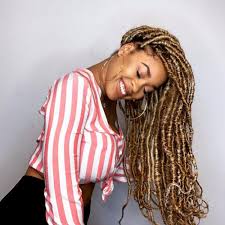 However, like many hairstyles, you can experience unravelling at the roots and the base. 22 Hottest Faux Locs Styles In 2021 Anyone Can Do
