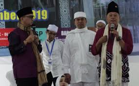 Masih inget engage sama salah satu lama tak terlihat, motor sport mendiang alm uje ternyata di beli ust zacky mirza sahabat alm. Poltekbang Surabaya Undang Ust Zacky Mirza