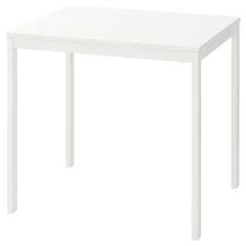Si pensamos en una rinconera para la cocina, probablemente imaginemos una mesa con asientos en esquina, esa es la versión más tradicional y que un así que hoy os hemos preparado una selección de ideas para aprovechar rincones en la cocina. Mesas De Comedor Para Comprar Online Ikea