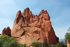 Parking lots scatter along the roads, allowing access to hiking trails, picnic areas, and overlooks. Garden Of The Gods Seven Falls Staying Curious