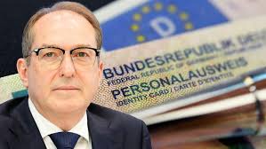 Ausweis-Revolution: Dobrindt streicht nervige Pflicht für alle Deutschen — Merkur