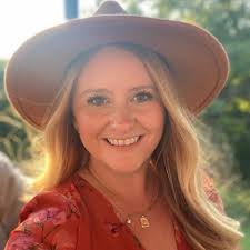 Ashley Kinney's Instagram, Twitter & Facebook