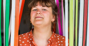 MUST FOLLOW: Nanoe Carremans: 'Soms is een cartoon luchtig en spot ik met  mezelf, de andere keer is de boodschap serieuzer'