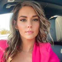 Trisha Bloom's Instagram, Twitter & Facebook