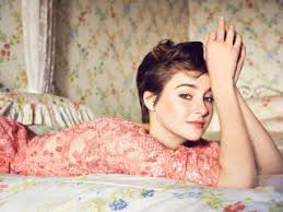 Shailene rocks the braided shaggy pixie with her complete confidence to appear in front of the audience and on the red carpet. Shailene Woodley Short Hair Wallpaper Hd Celebrities 4k Wallpapers Images Photos And Background Wallpapers Den