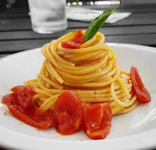 Fighetti Marco Lovati Op Instagram All You Need Is Love And Carbs Pastaalpomodoro Pasta Pastapo Pasta Al Pomodoro Spaghetti Al Pomodoro Food
