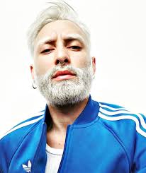 Comodi e pratici, senza rinunciare allo stile. Addio Conchita Wurst Tom Neuwirth Il Suo Vero Nome Stravolge Il Look Ecco La Svolta Androgina Gossip It