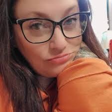 Tammy Pollard's Instagram, Twitter & Facebook