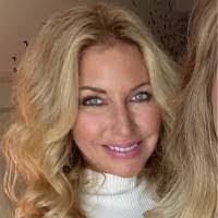 Donna Welling's Instagram, Twitter & Facebook