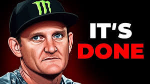 Kyle Beaton's Instagram, Twitter & Facebook