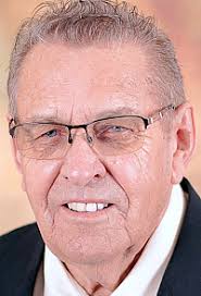 Errant ostrich stops traffic in Sioux Falls