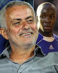 José Mourinho: “I coached Lassana Diarra at Real Madrid and at Chelsea, and  every gray hair I have is because of Lassana and his agent... When Lassana  played 90 minutes and had