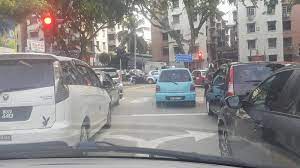 Gambar parking kereta di jalan. Playboy Supporter Car Parking Kereta Tepi Jalan Bikin Pengguna Jalan Raya Sakit Hati