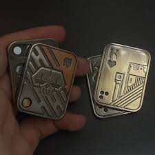 📢 台灣現貨｜Kaeroi AK骷髏撲克金屬推牌啪啪幣｜EDC夜發光磁鐵力解舒減紓壓神器｜辦公室手指尖小物壓牌器玩具| 蝦皮購物