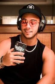 12 de abril de 2000), más conocido por su nombre artístico manuel turizo, es un cantante colombiano de género urbano y reguetón. 30 Ideas De Manuel Turizo En 2021 Famosos Cantantes Sonrisa Hermosa