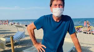 Explore releases from gianni morandi at discogs. Gianni Morandi In Marina Romea For A Nice Day At The Beach And Lots Of Rigorously Masked Photos World Today News