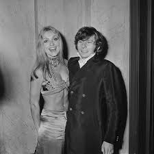 Le Jour Ou Sharon Tate A Ete Assassinee Par Des Membres De La Secte De Charles Manson Charles Manson Manson Actrice